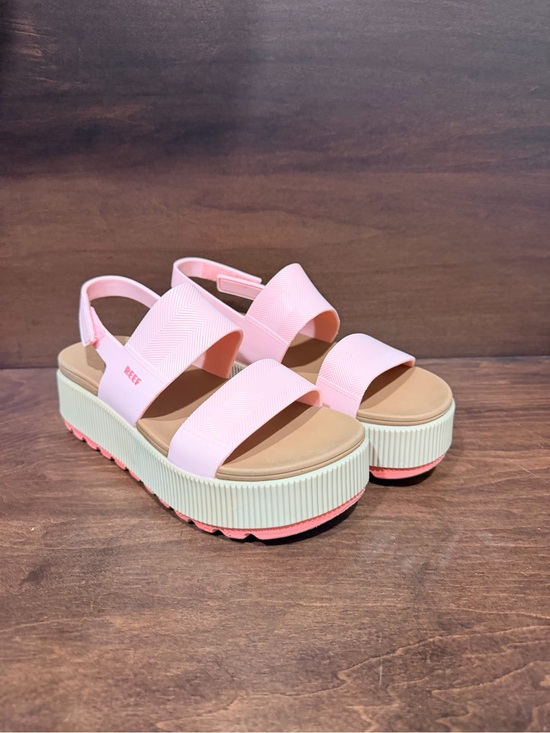 Reef Shoes - Reef Water Vista Higher Pink Sandals - Size 8